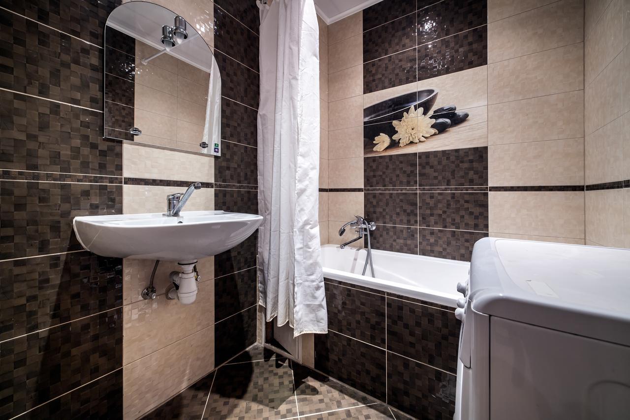 Historic Apartmets Lviv Bagian luar foto